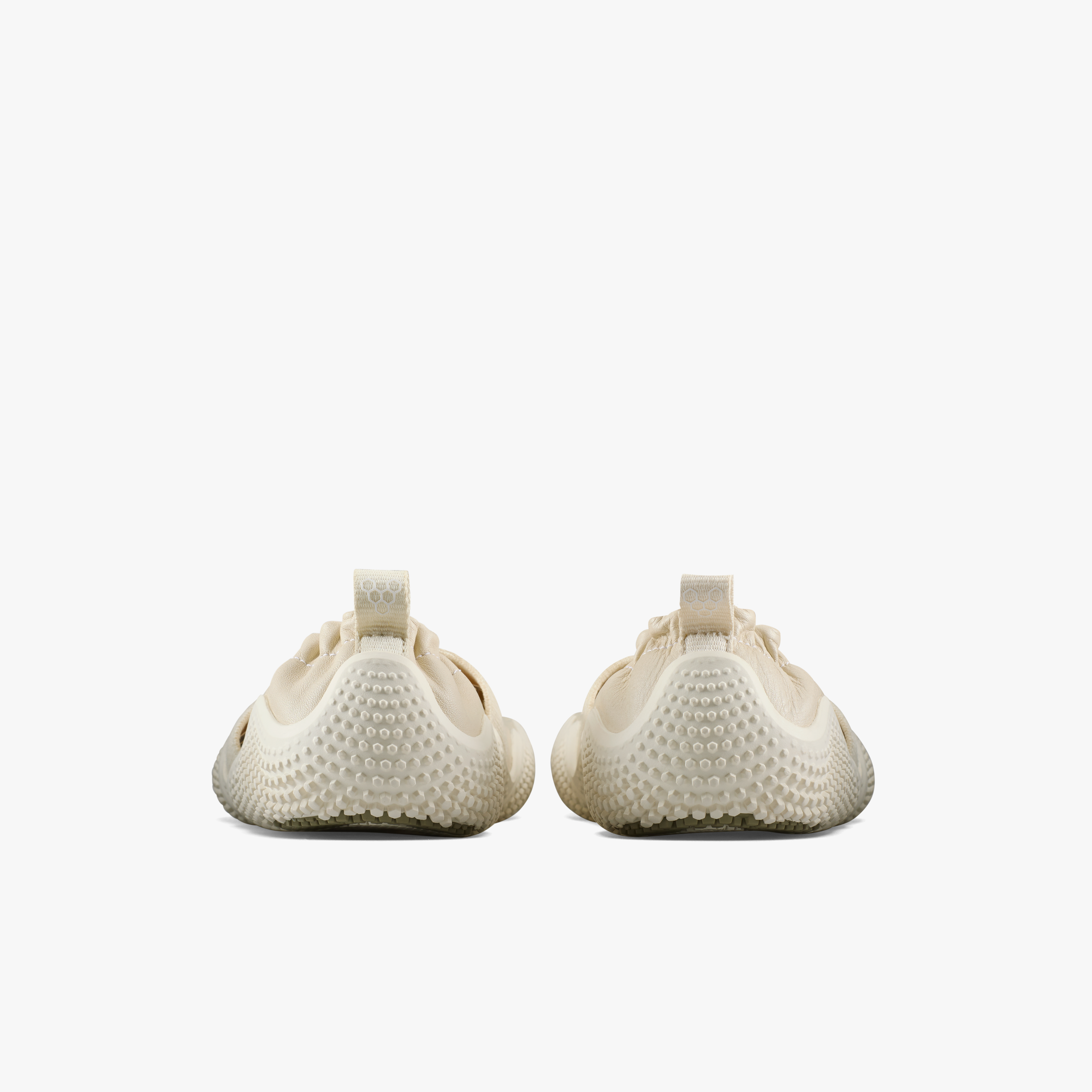 Vivobarefoot Motus Studio Ballet Womens barfodsballerina til kvinder i farven Sand, set bagfra
