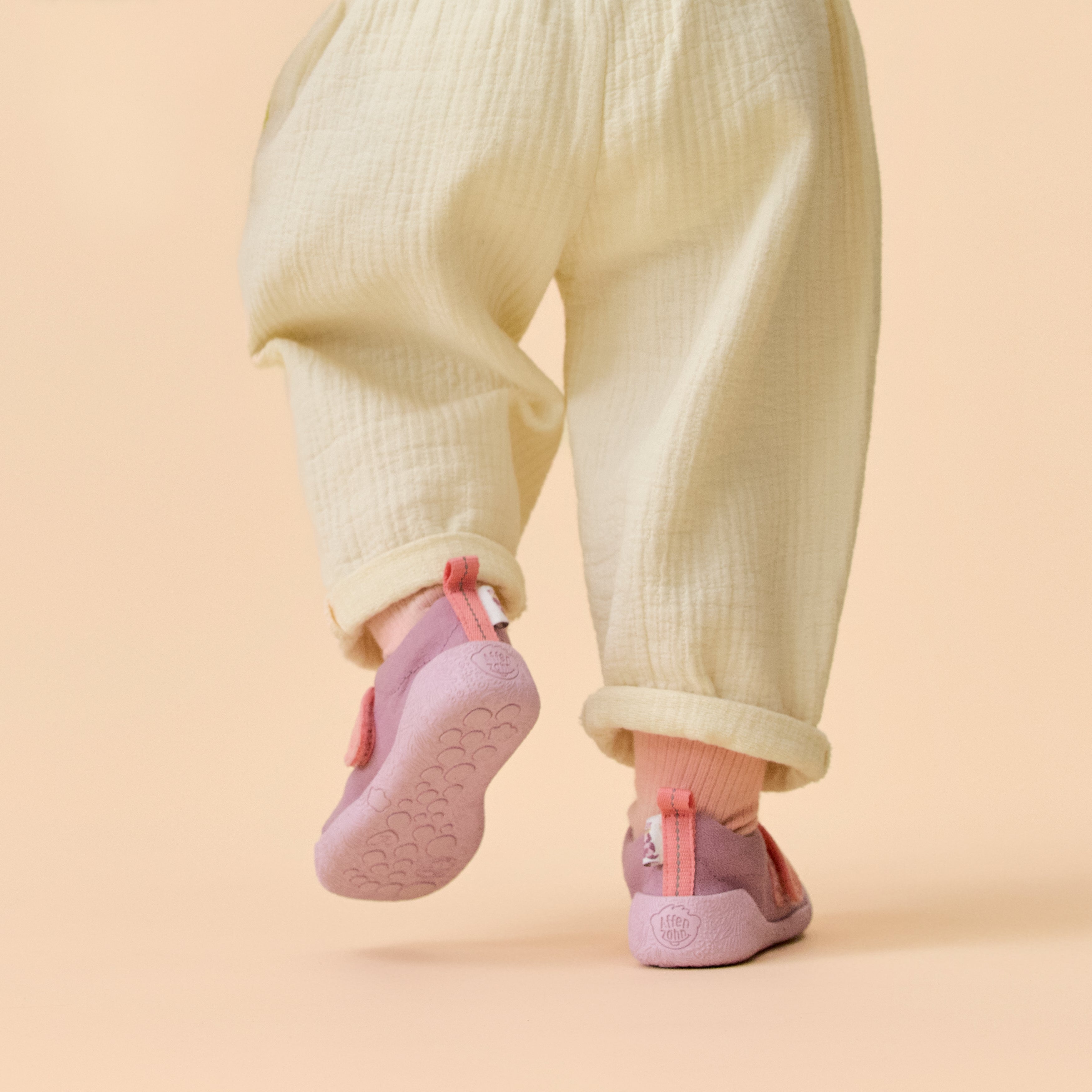 Toddler model wearing Affenzahn Prewalker Cotton Smally Otter
