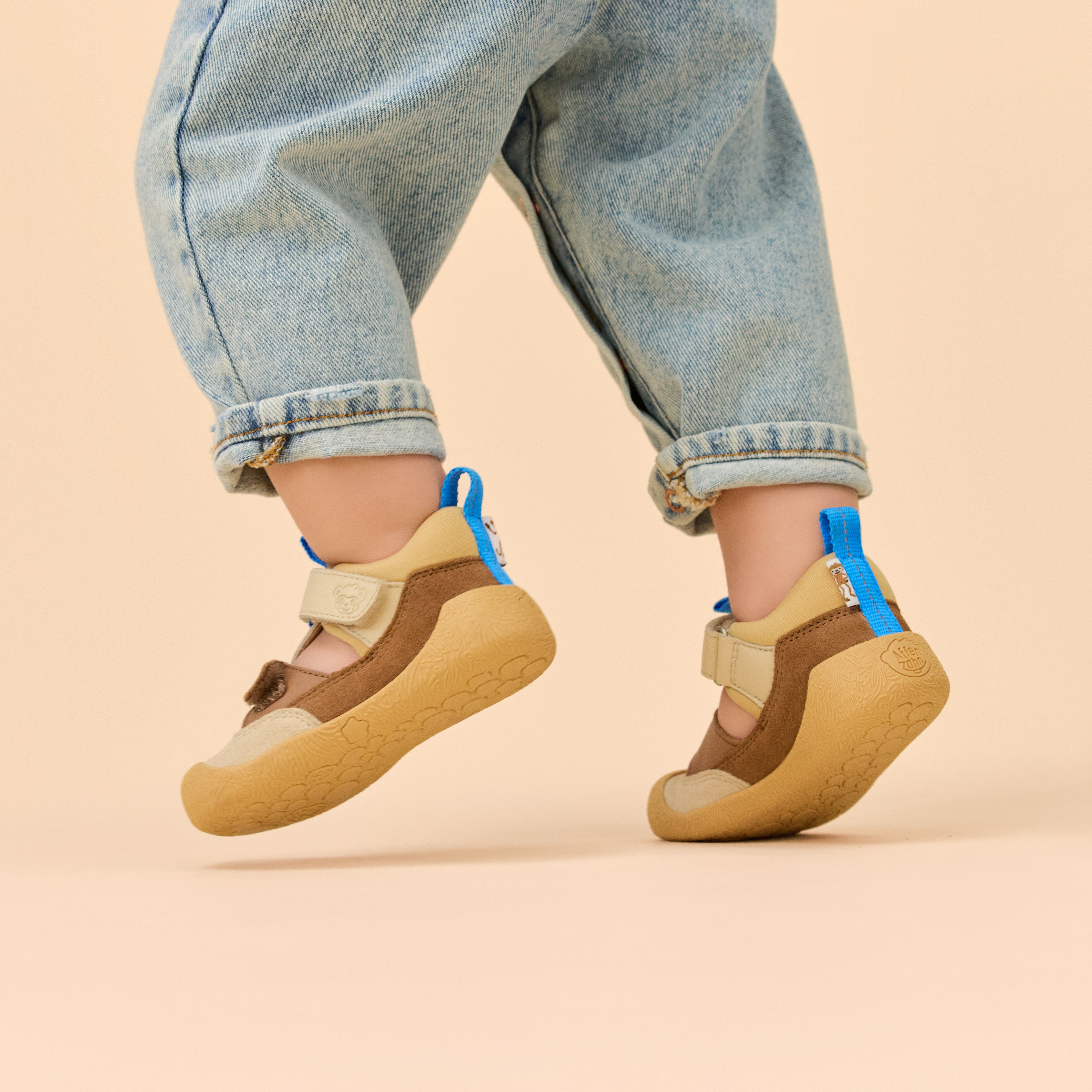 Affenzahn Prewalker Sandal Leather Freely barfodssko til børn i farven Affenzahn, livsstilsbillede