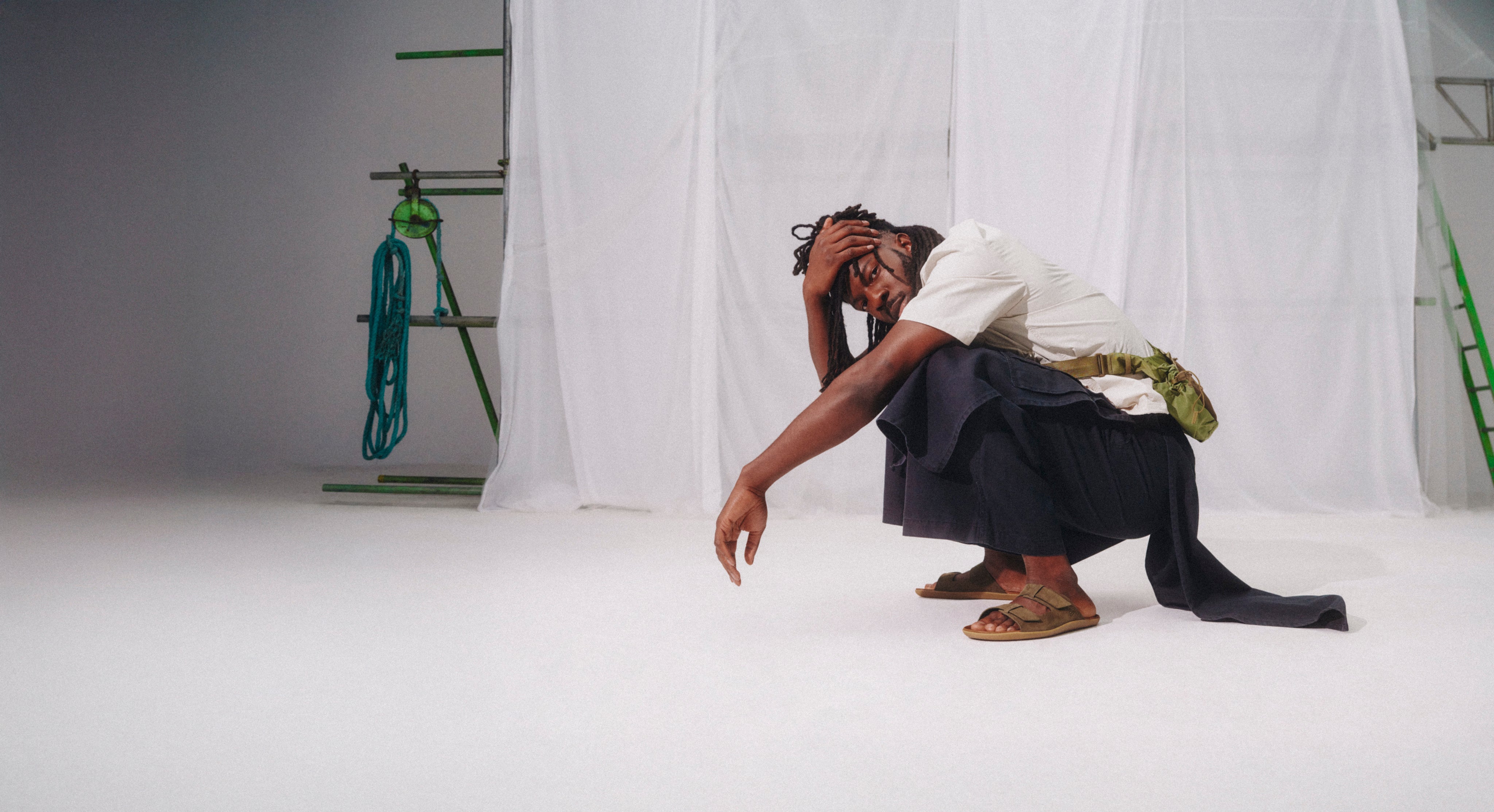 Vivobarefoot Sensus Yin Slide Mens i Obsidian – lookbook 4