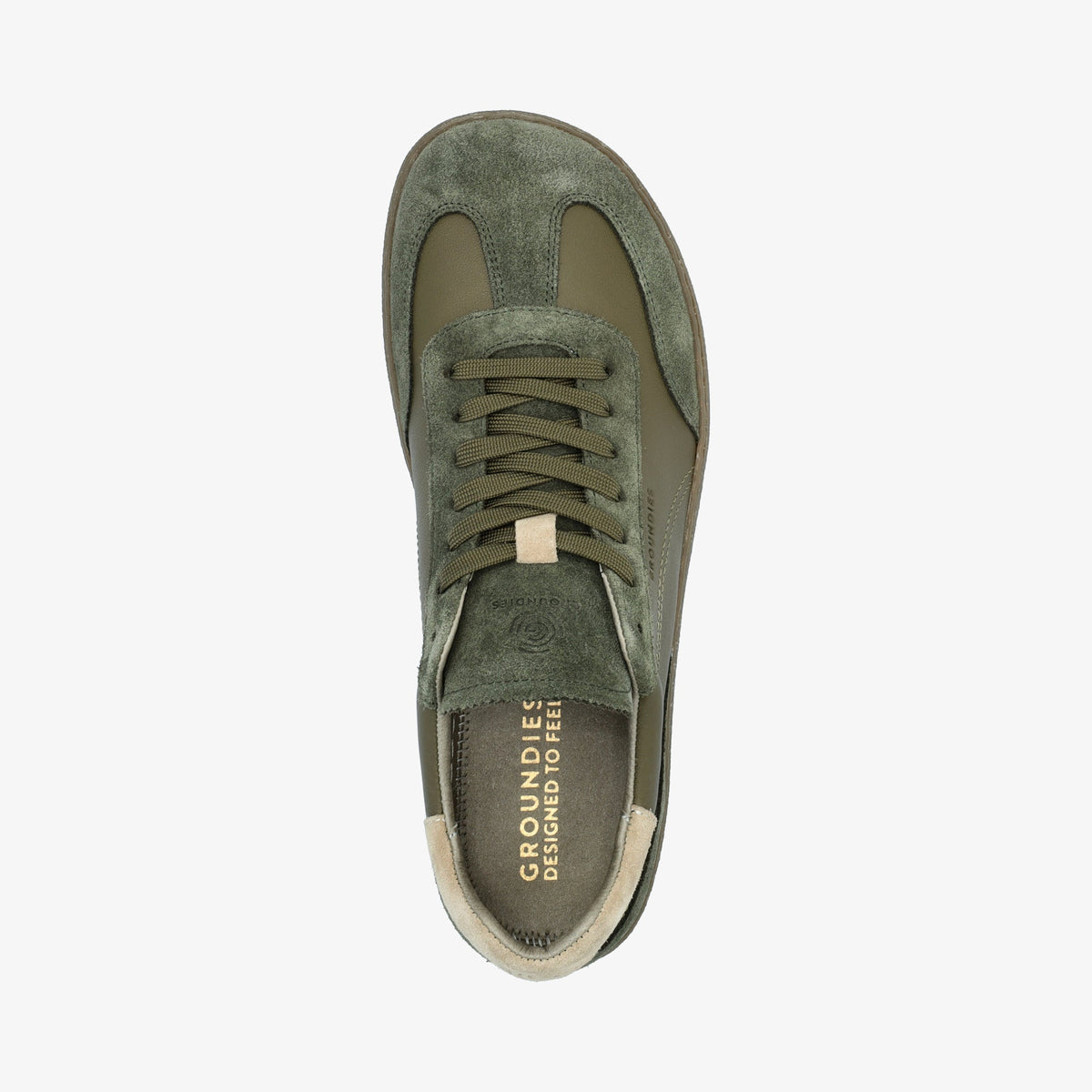 Sneaker i khaki set oppefra med snørebånd og bred tåboks