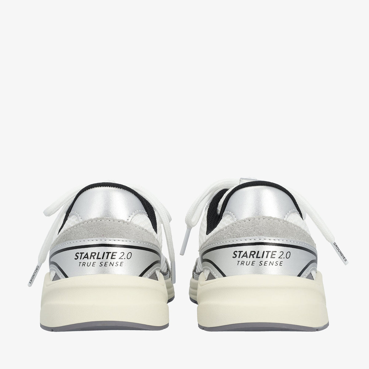 Par sneakers set bagfra med Starlite 2.0-tryk på sølvfarvet hæl