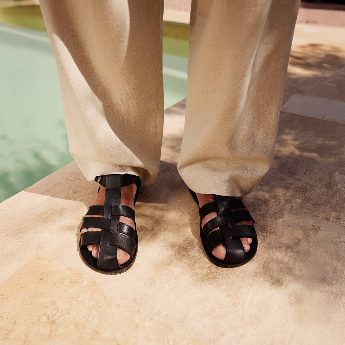 Groundies Catania Mens – Black, set fra siden