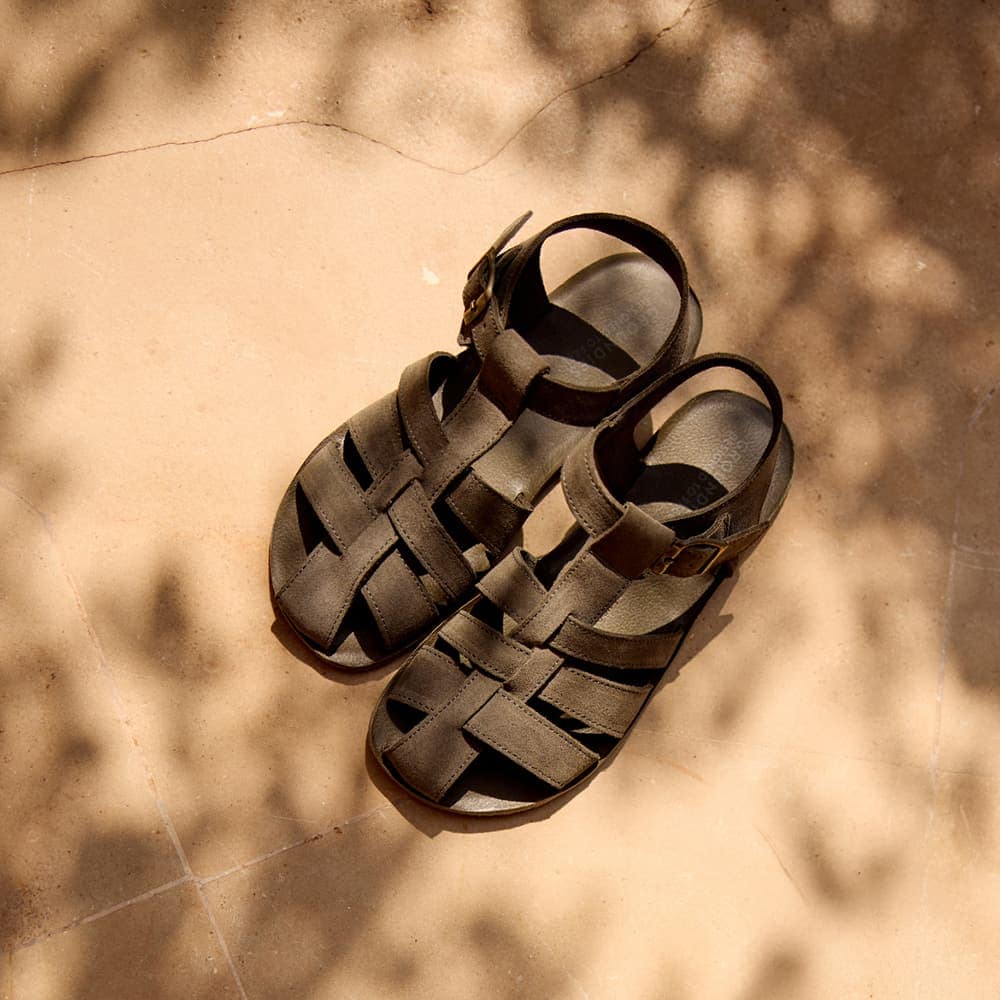 Groundies Catania Mens – Khaki, set fra siden