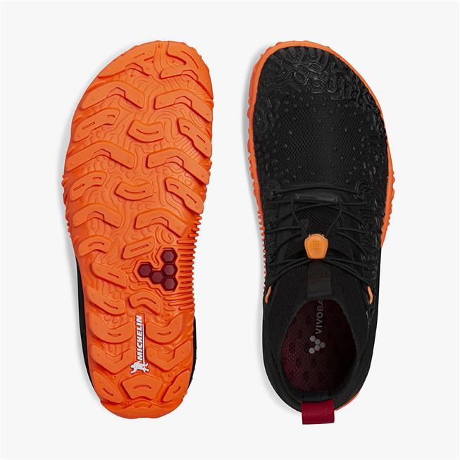 Orange ydersål og sort sko med speed-lock set oppefra