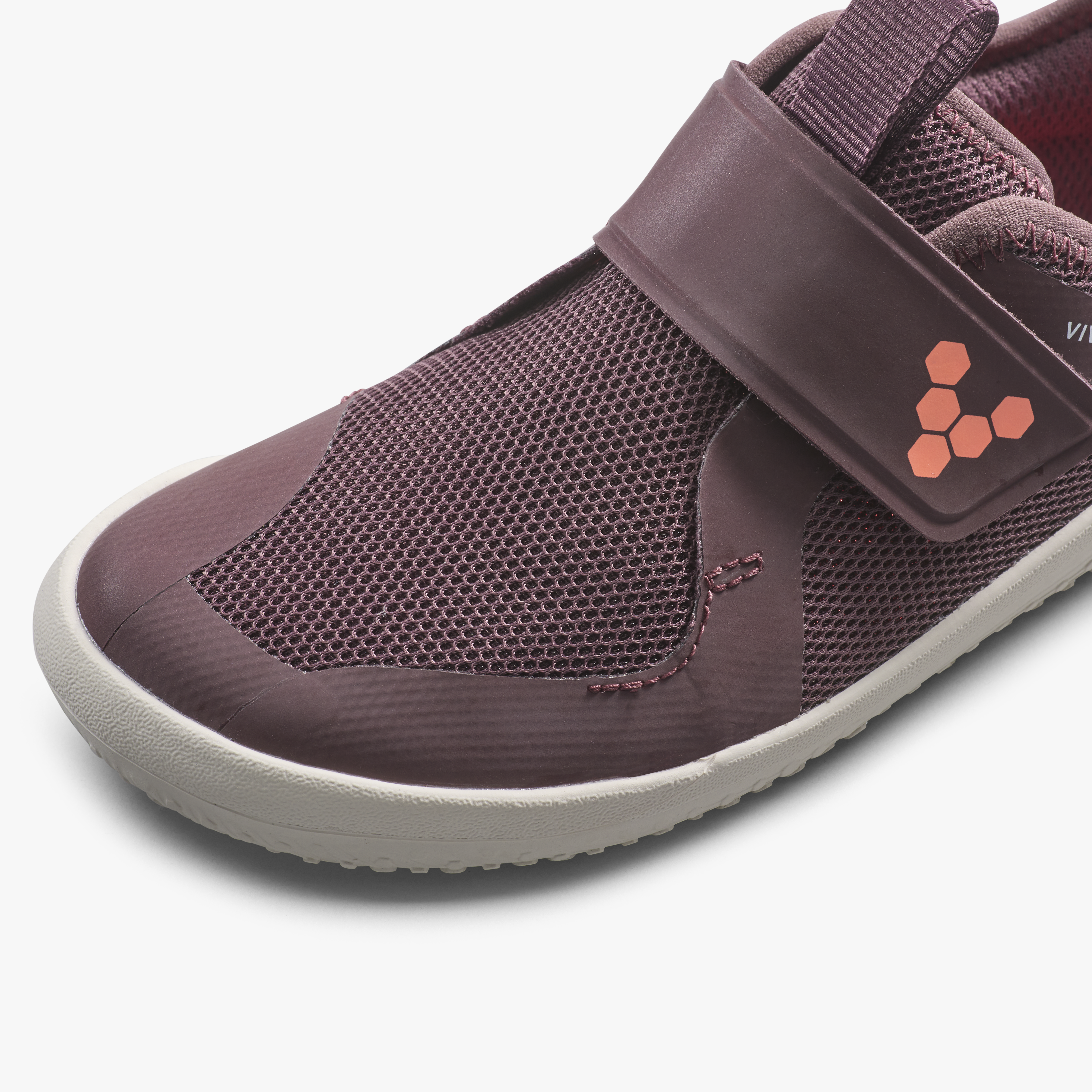 Vivobarefoot Primus Sport IV Kids barfodssko til børn i farven huckleberry, nærbillede