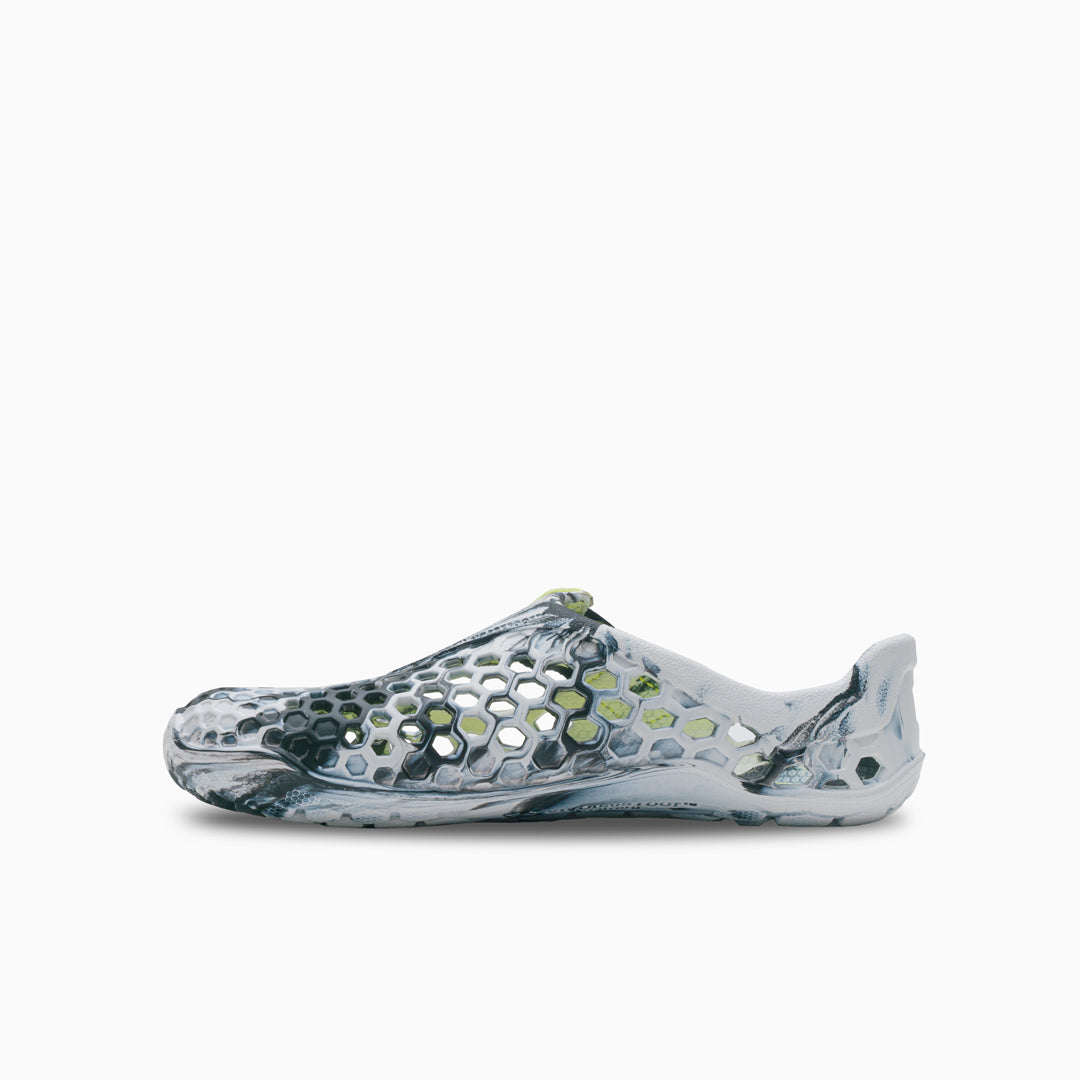 Obsidian White-vandsko med perforeret inderside set fra siden