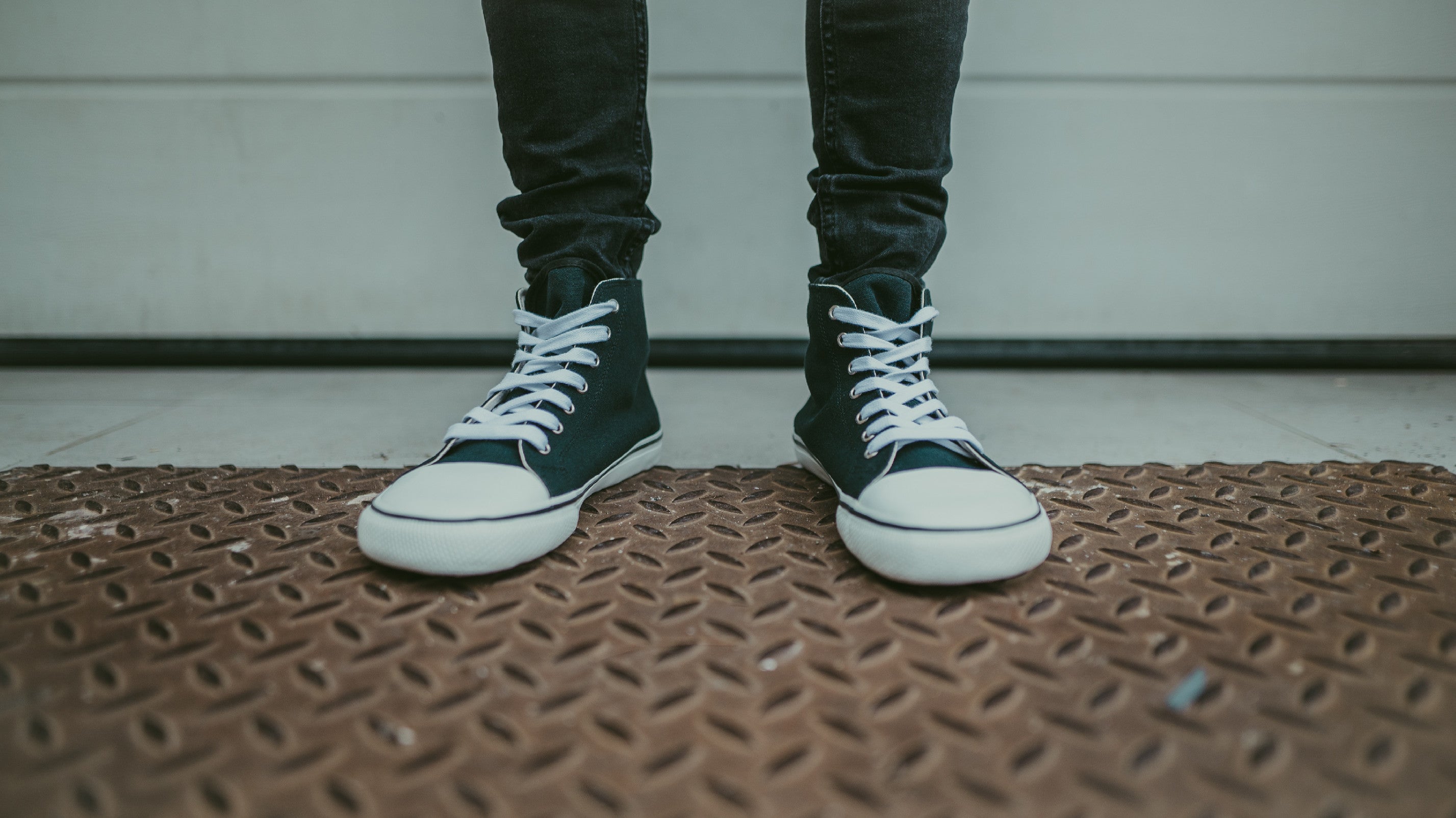 Bohempia Orik 2.0 barfods converse sneakers til kvinder og mænd i farven grey-white, lifestyle