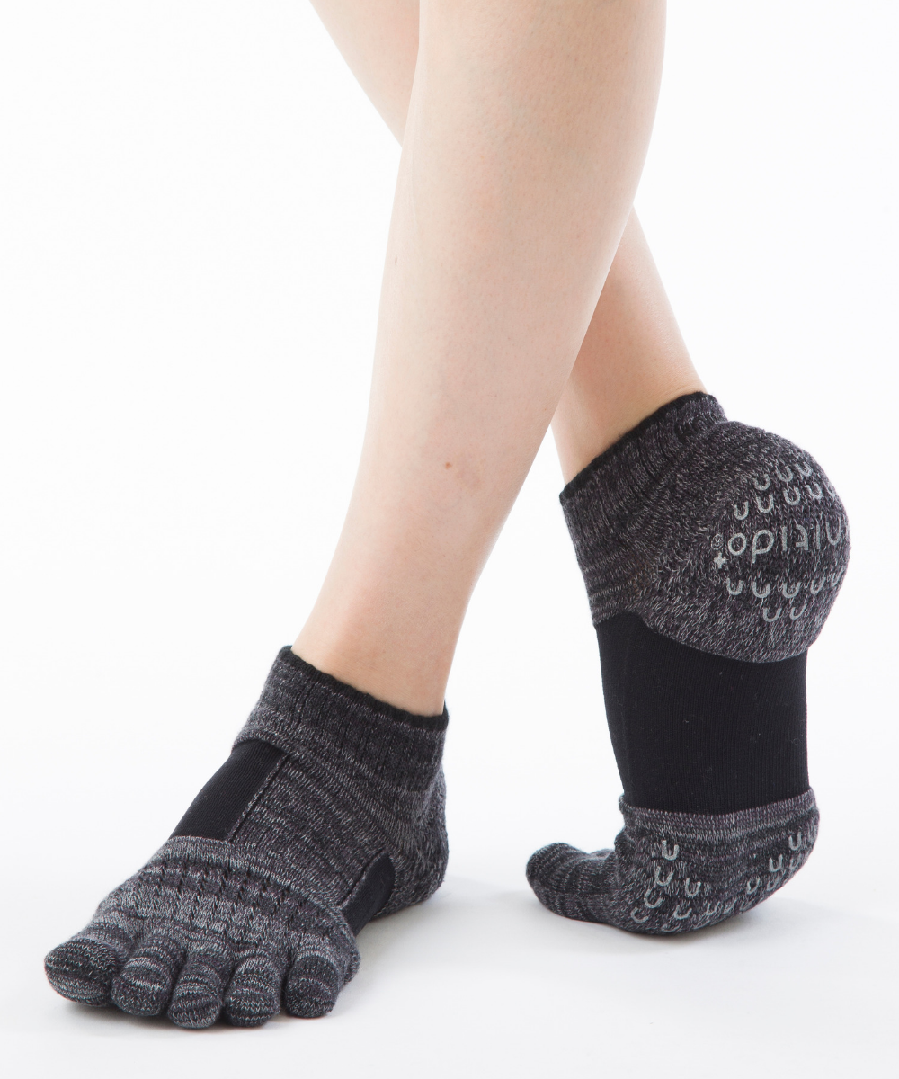 Knitido Umi Pilates Sneaker – Black – Tåsokker