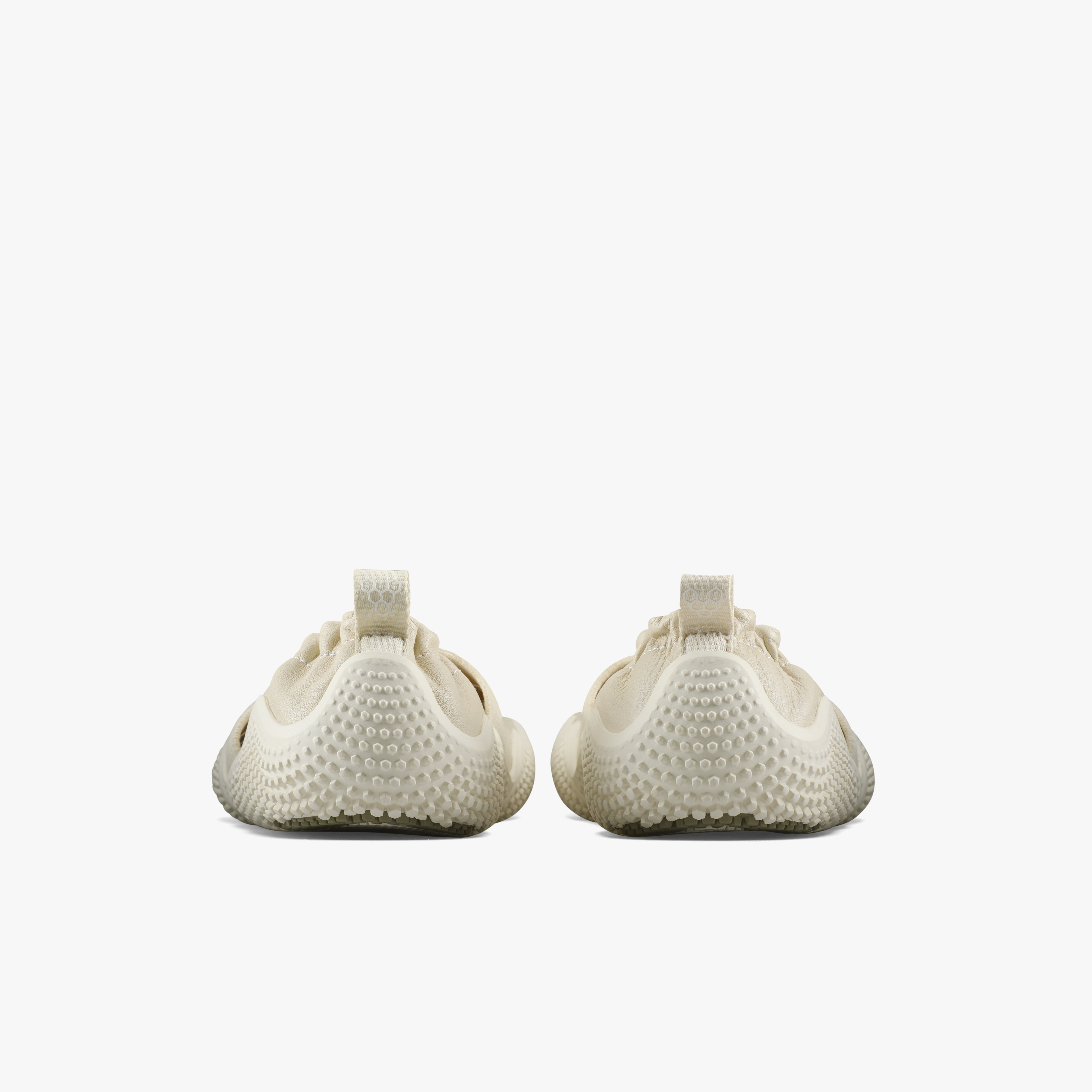 Vivobarefoot Motus Studio Ballet Womens barfodsballerina til kvinder i farven Sand, set bagfra