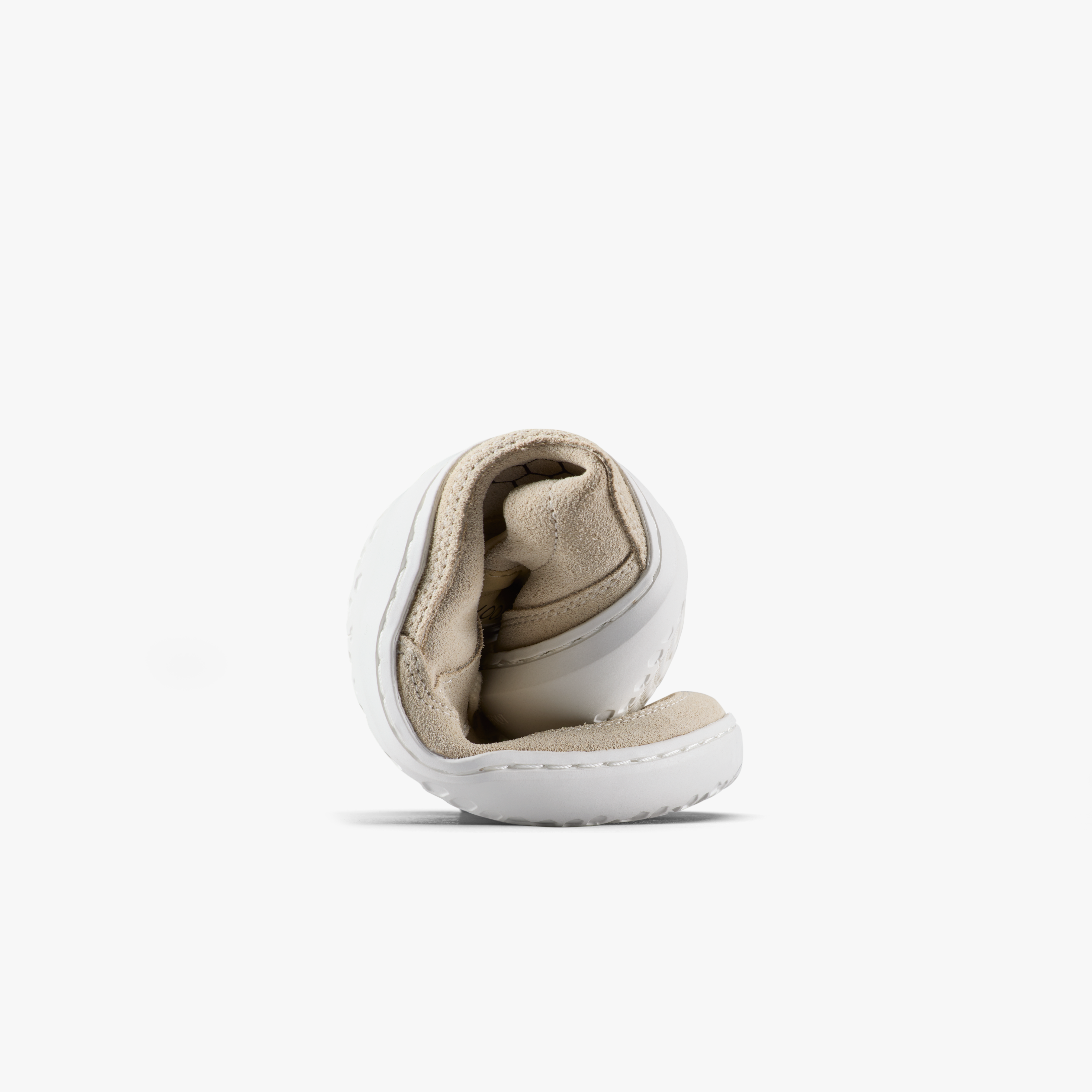 Vivobarefoot Gobi II Sneaker Premium Leather Womens Sand/Fig, bøjet for at vise fleksibilitet