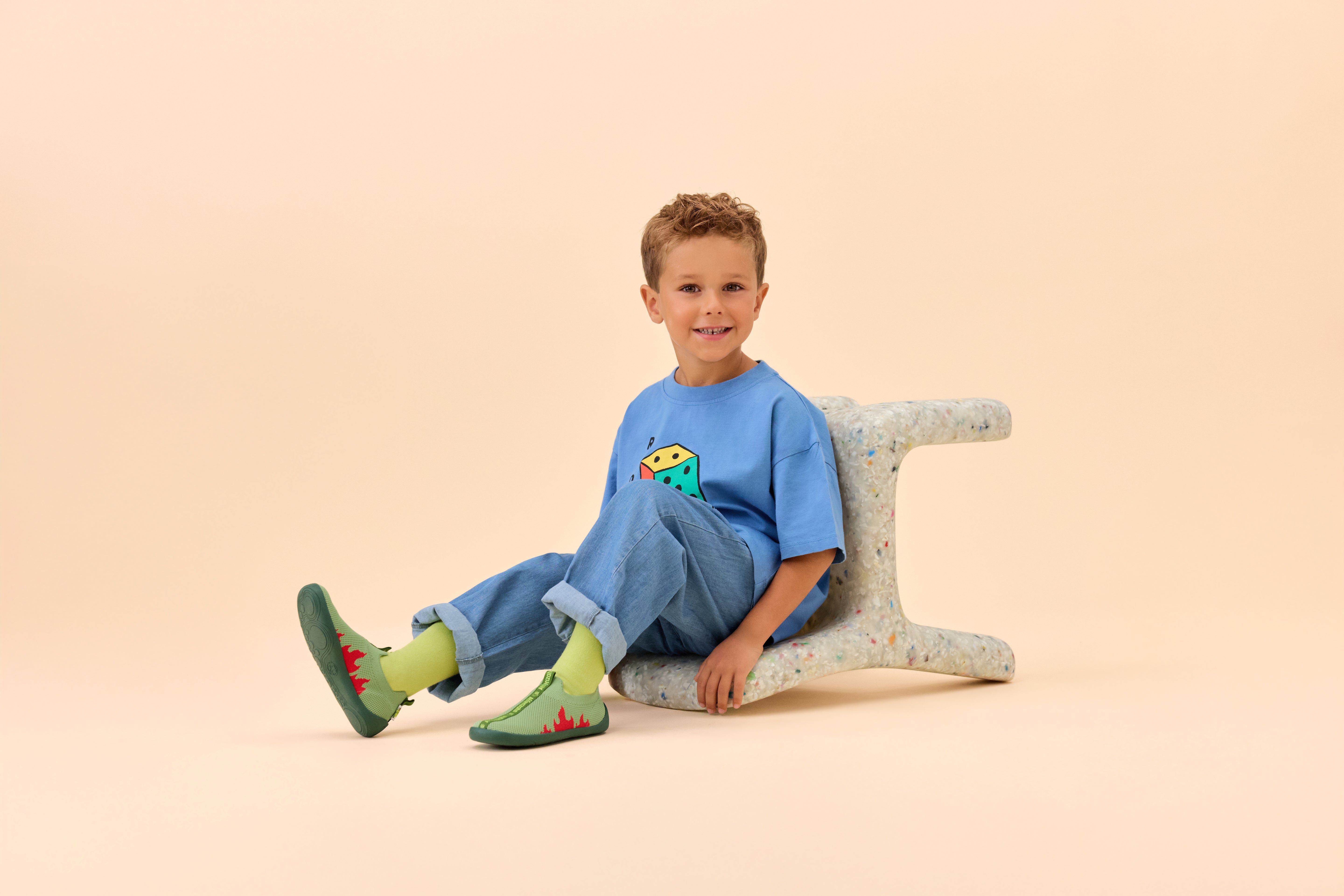 Affenzahn Slipper Knit Flinky barfodssko til børn i farven Dragon, livsstilsbillede