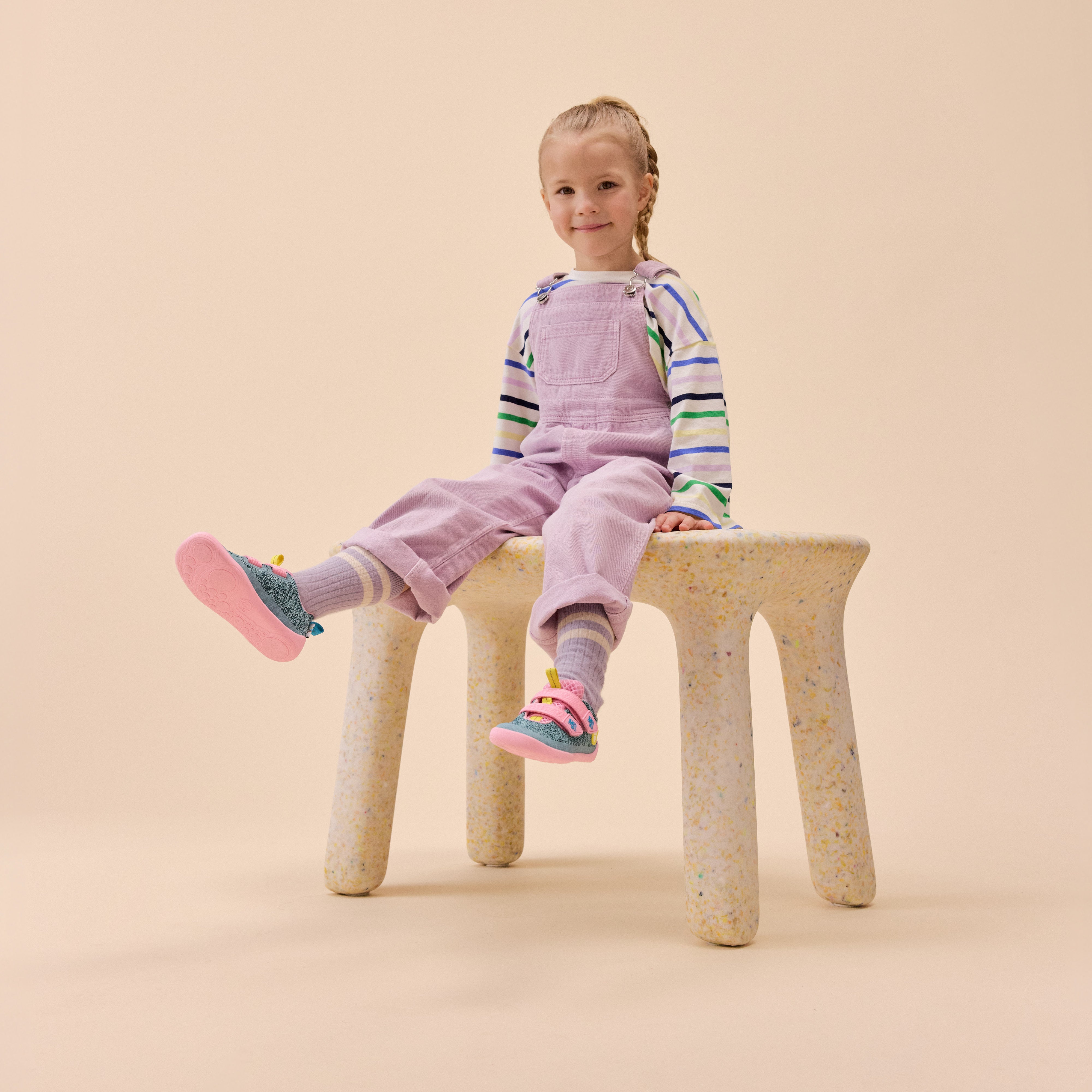 Affenzahn Sneaker Knit Happy barfodssko til børn i farven Chameleon, livsstilsbillede