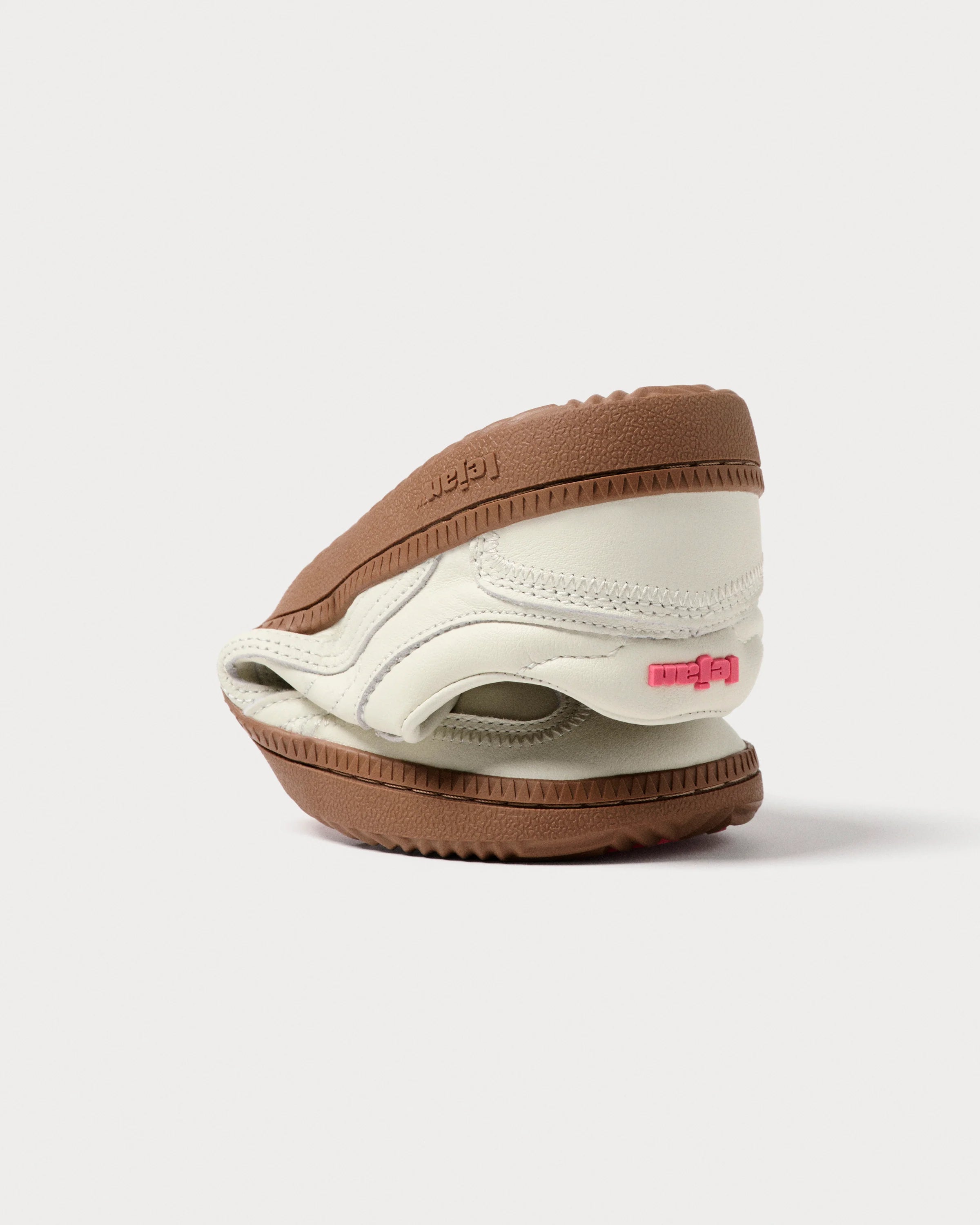 Lejan One – White