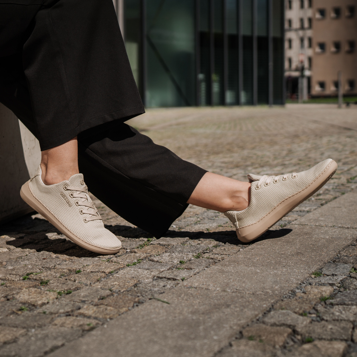 Skinners Globetrotter II Safari Beige – lifestyle 3