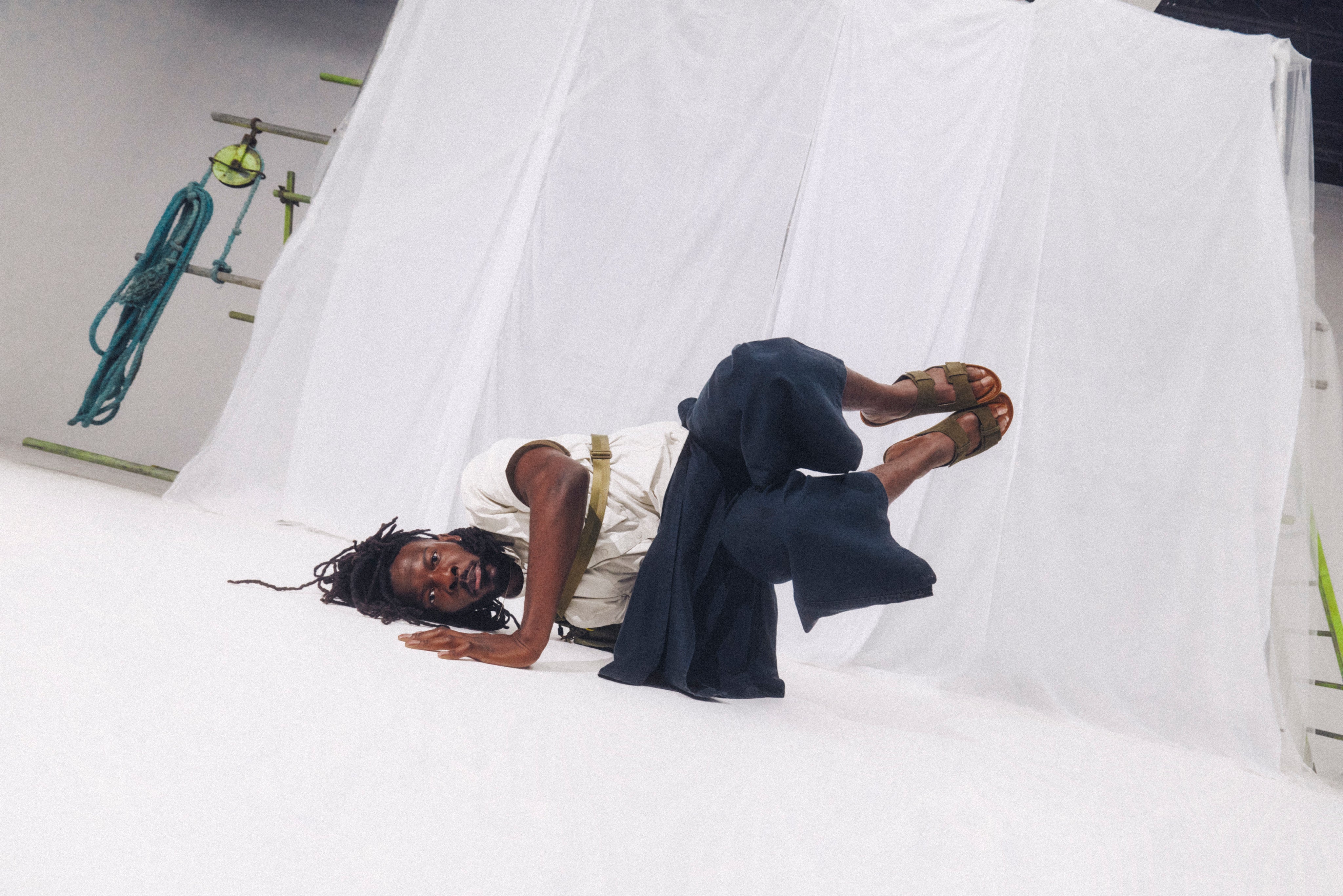 Vivobarefoot Sensus Yin Slide Mens i Obsidian – lookbook 10
