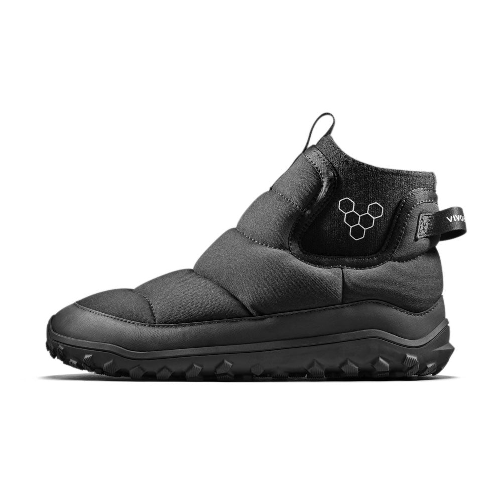 Vivobarefoot Explorer Mid Womens sko i varianten Obsidian, en moderne og quiltet sort støvle med højskaftet design og kraftig sål med tydeligt mønster for udendørs brug. Perfekt til minimalistisk look og komfort.