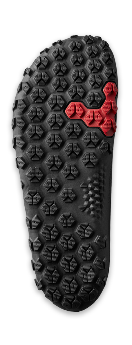 Sort sål med sekskantede mønstre og en rød detalje i form af Vivobarefoot-logo, fra Vivobarefoot Explorer Mid Womens, variant Obsidian. Velegnet til forskellige terræner.