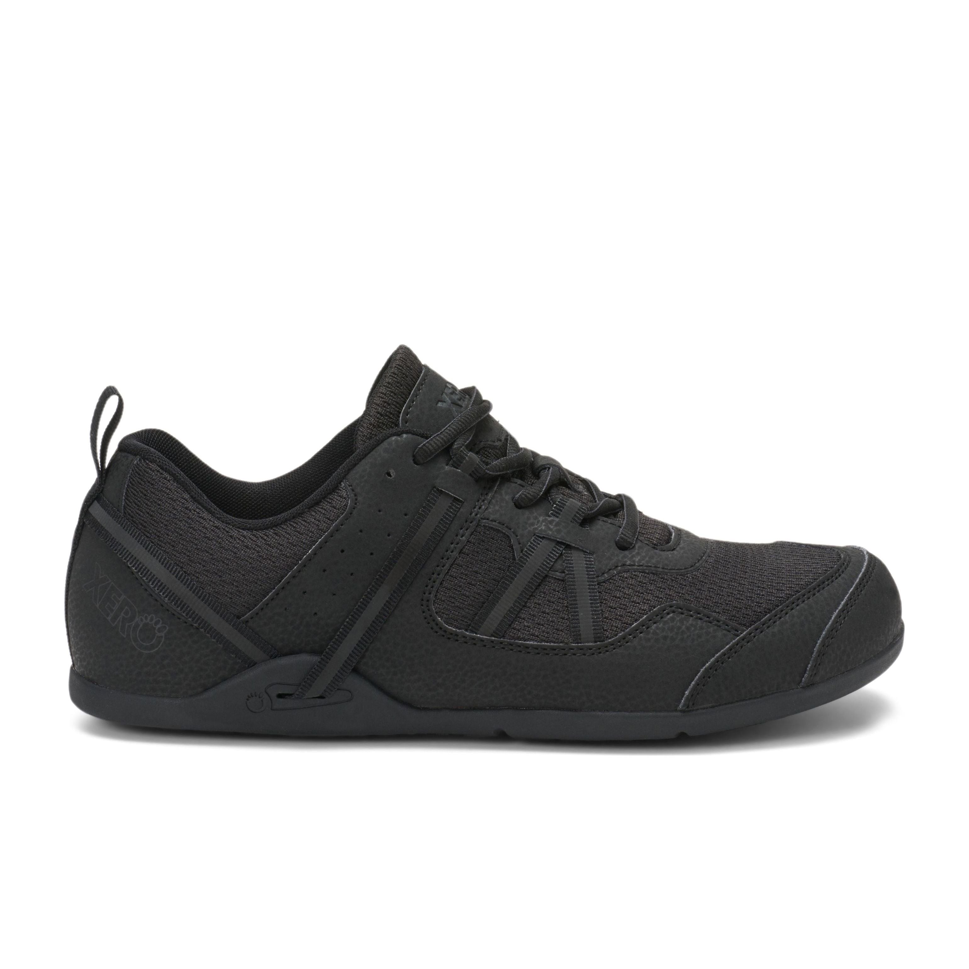 Xero Shoes Prio Men i sort, minimalistisk barfodssko med huarache-lignende stropper, lavet af mesh og syntetisk stof. Tynd FeelTrue® gummisål for naturlig jordfornemmelse.