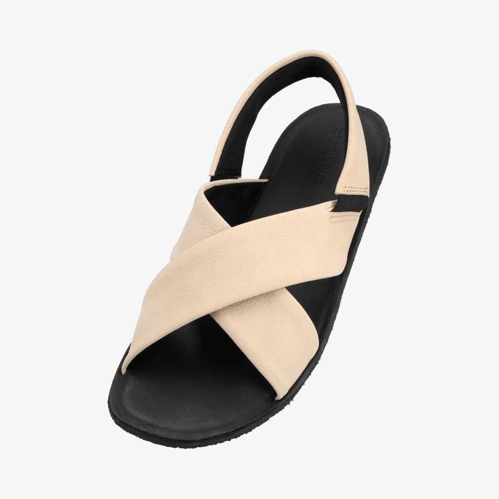 Groundies Verona Women barfods sandaler til kvinder i farven beige / black, vinklet